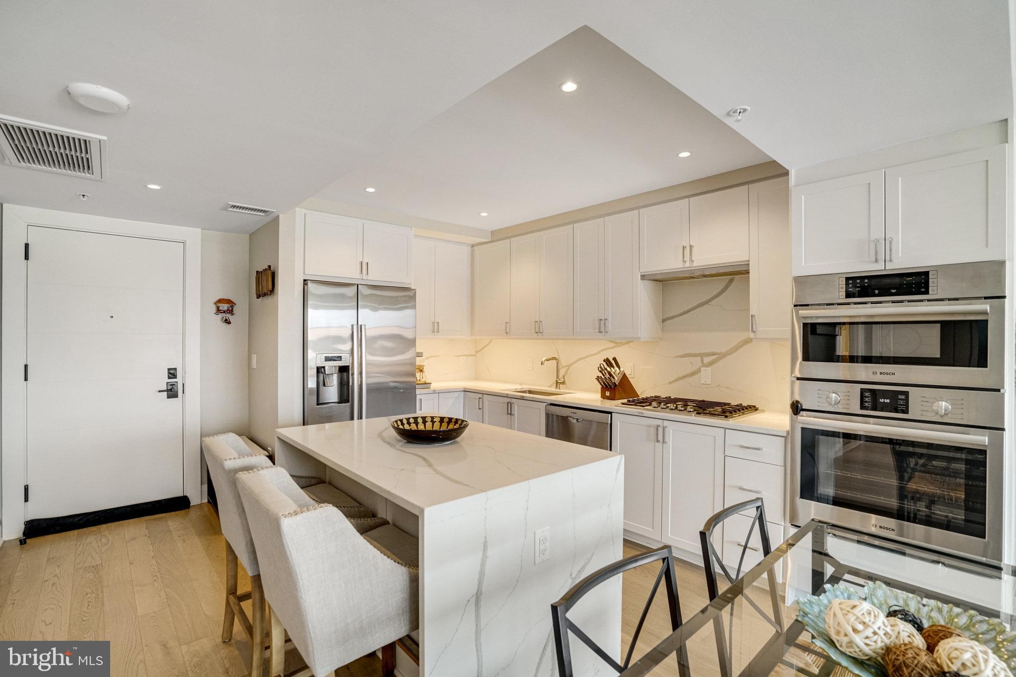 925 N FAIRFAX STREET 610