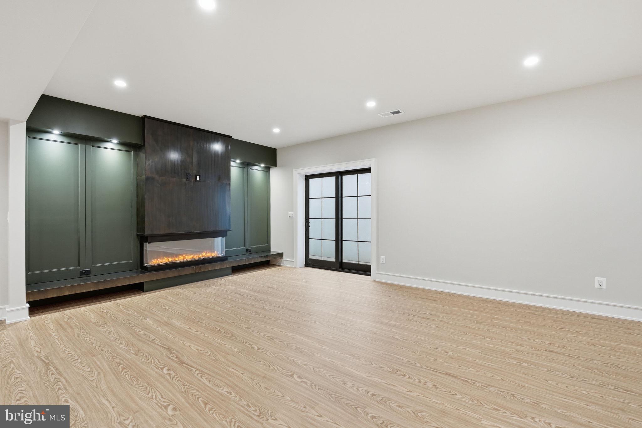 WATERFALL FARM - Residential