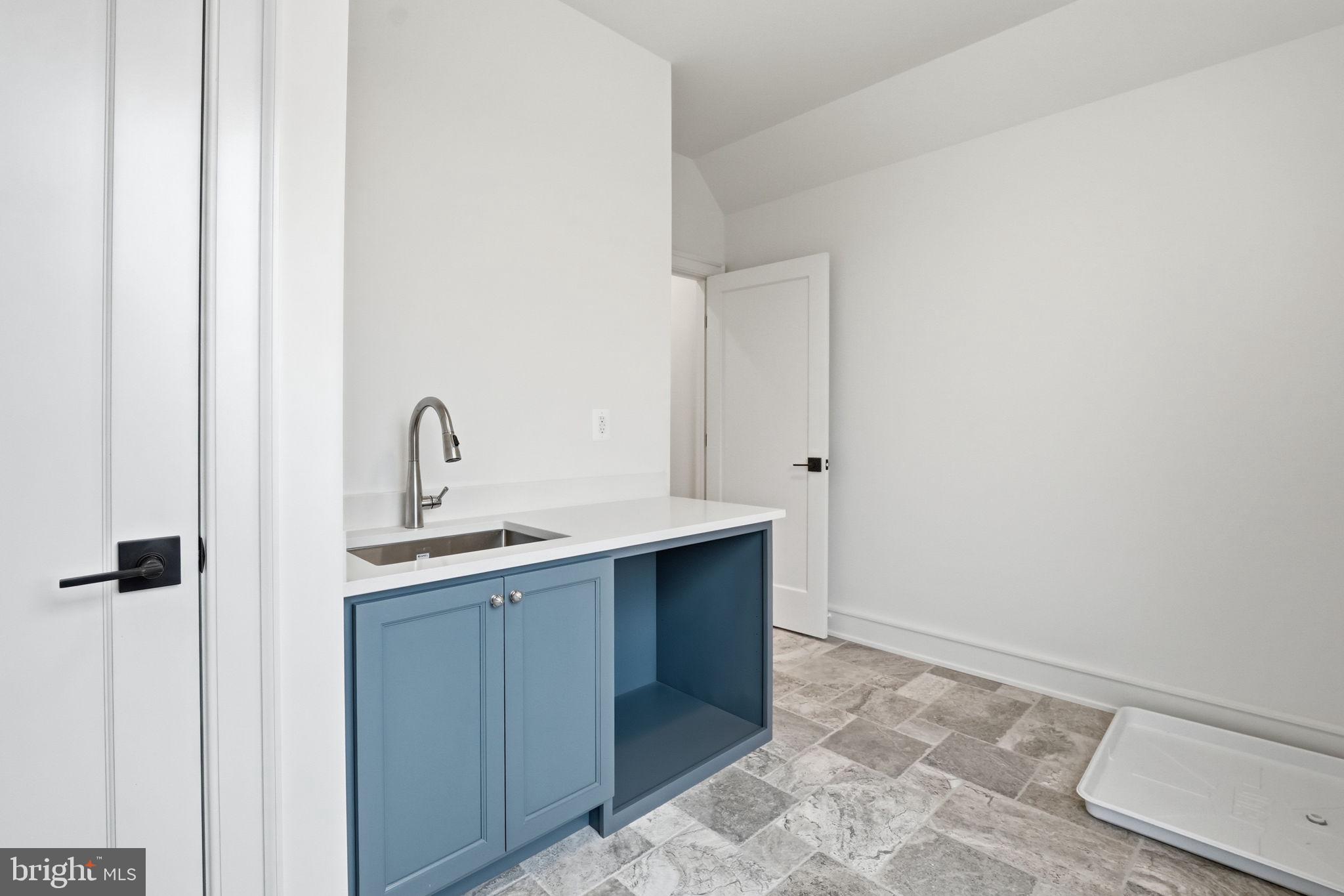 WATERFALL FARM - Residential