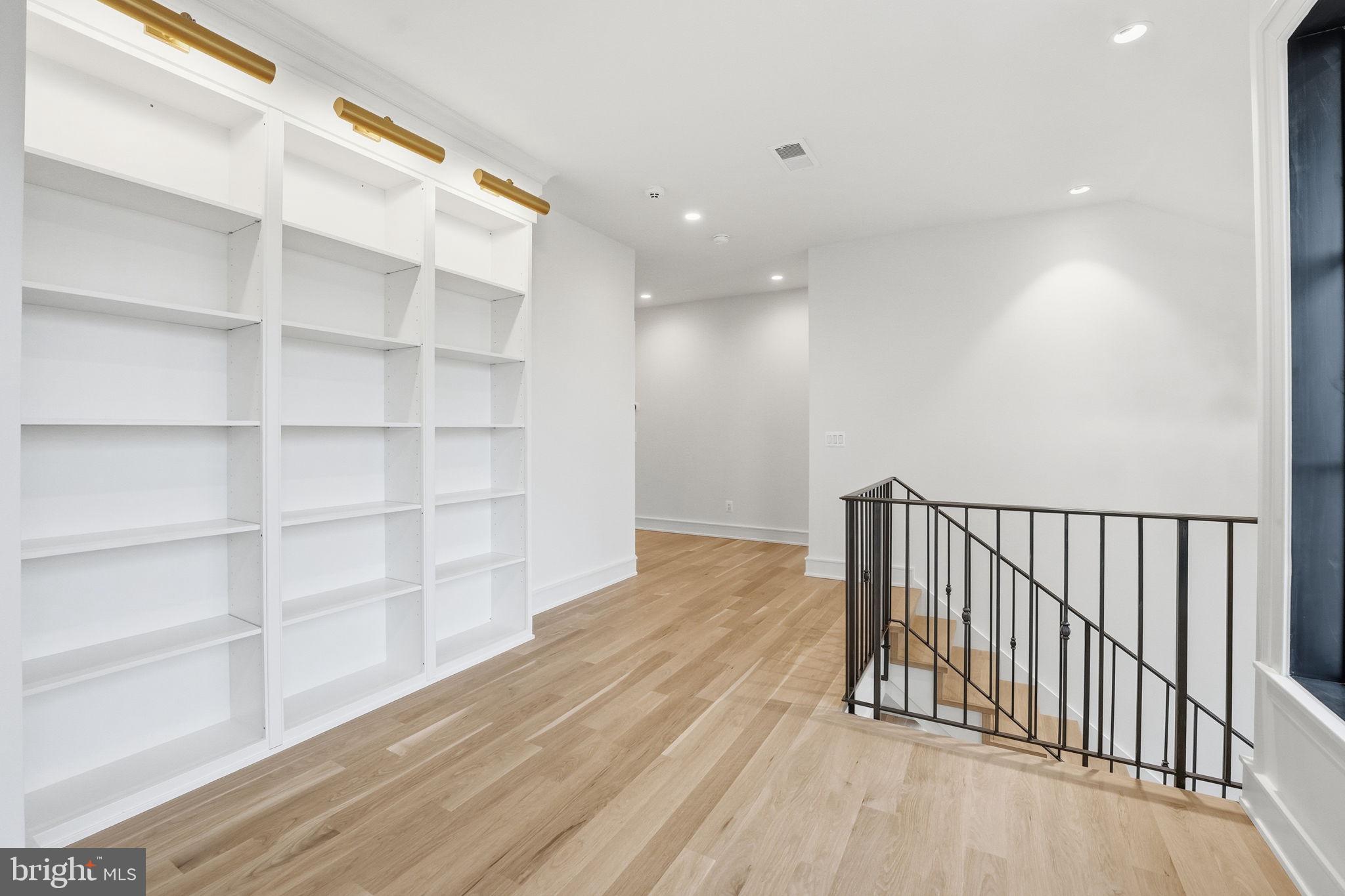 WATERFALL FARM - Residential