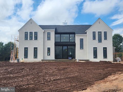 Photo of 4410 Dogwood Tree Court, HAYMARKET, VA 20169 (MLS # VAPW2105610)