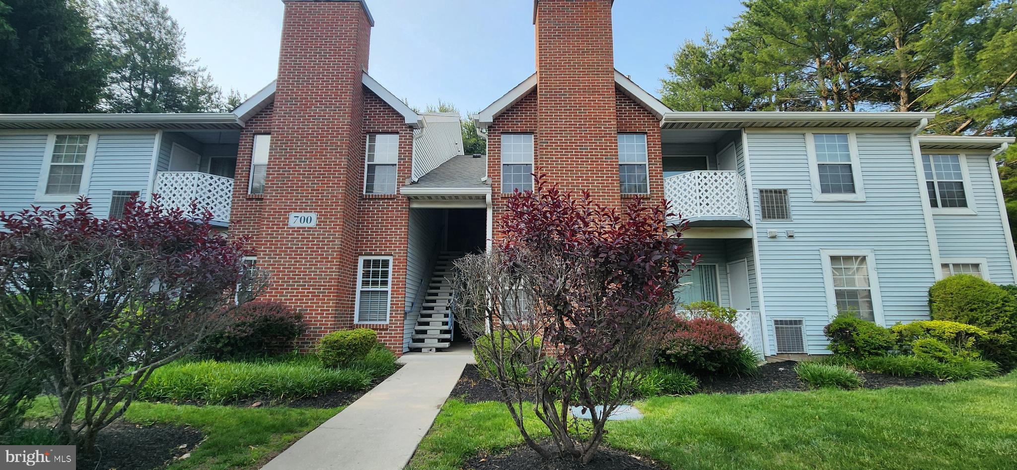 Easy access from parking lot, ground level, 1 story living, condo. Features hardwood floors, LR, DR, hall way. WW carpet in main bedroom and guest bedroom. Main bedroom features a full bath with 2 sinks. The common bath has also been updated. Newer W/D. Updated kitchen featuring newer SS appliances. Delightful open floor plan with access to enclosed patio. Additional outdoor storage closet.