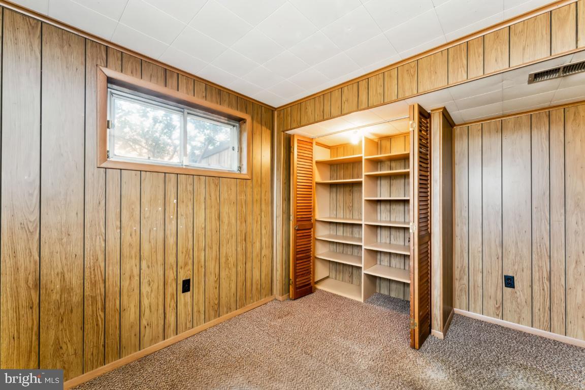 PRESLEY MANOR - Residential