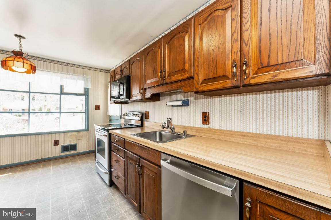 PRESLEY MANOR - Residential