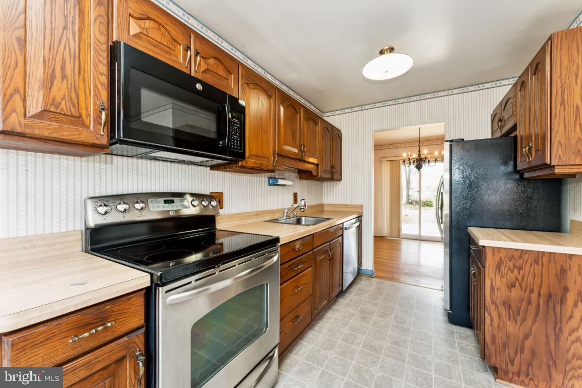 PRESLEY MANOR - Residential