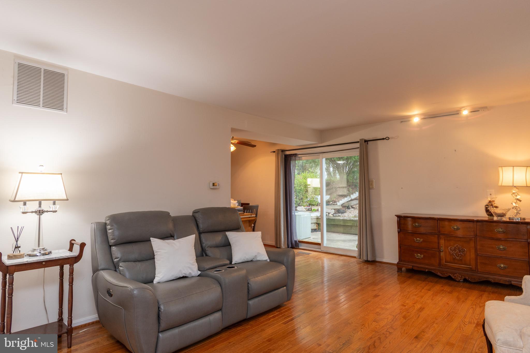 WHISKEY BOTTOM - Residential