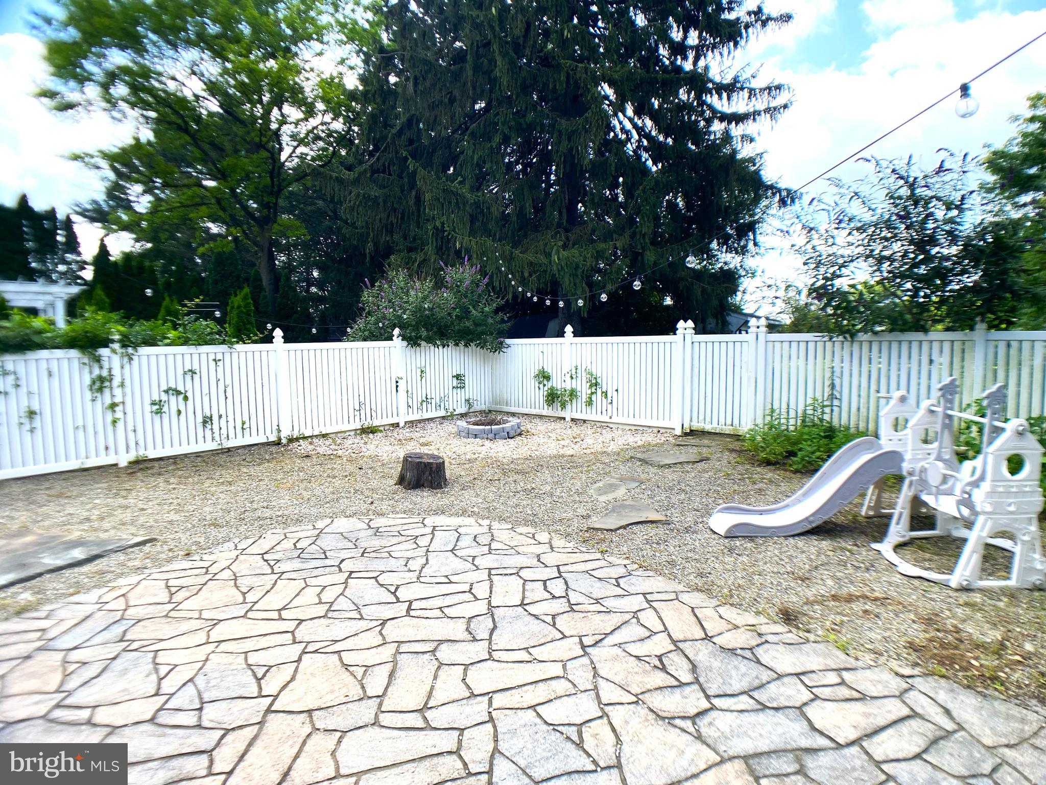 WILLOW STREET - Residential