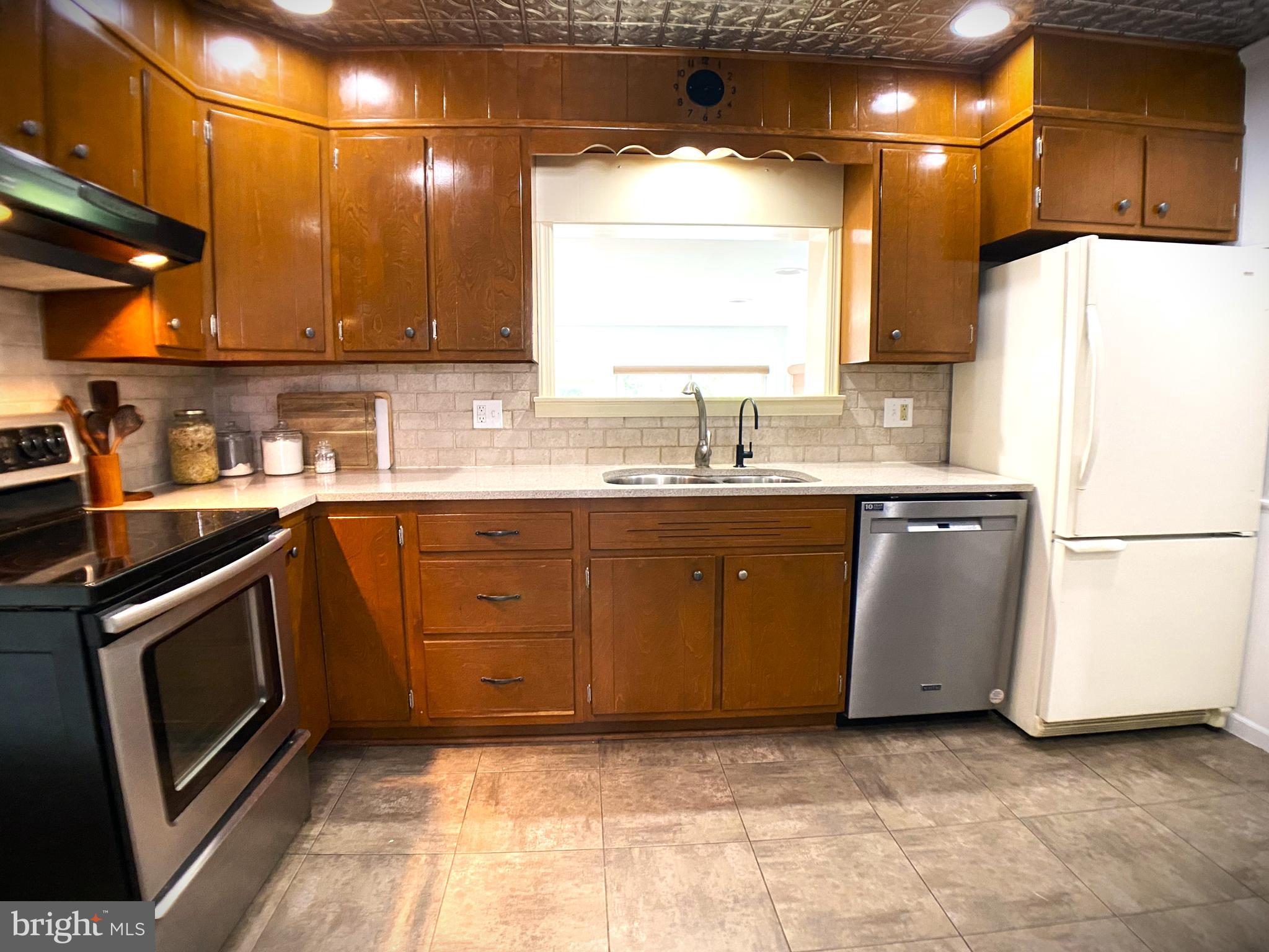 WILLOW STREET - Residential