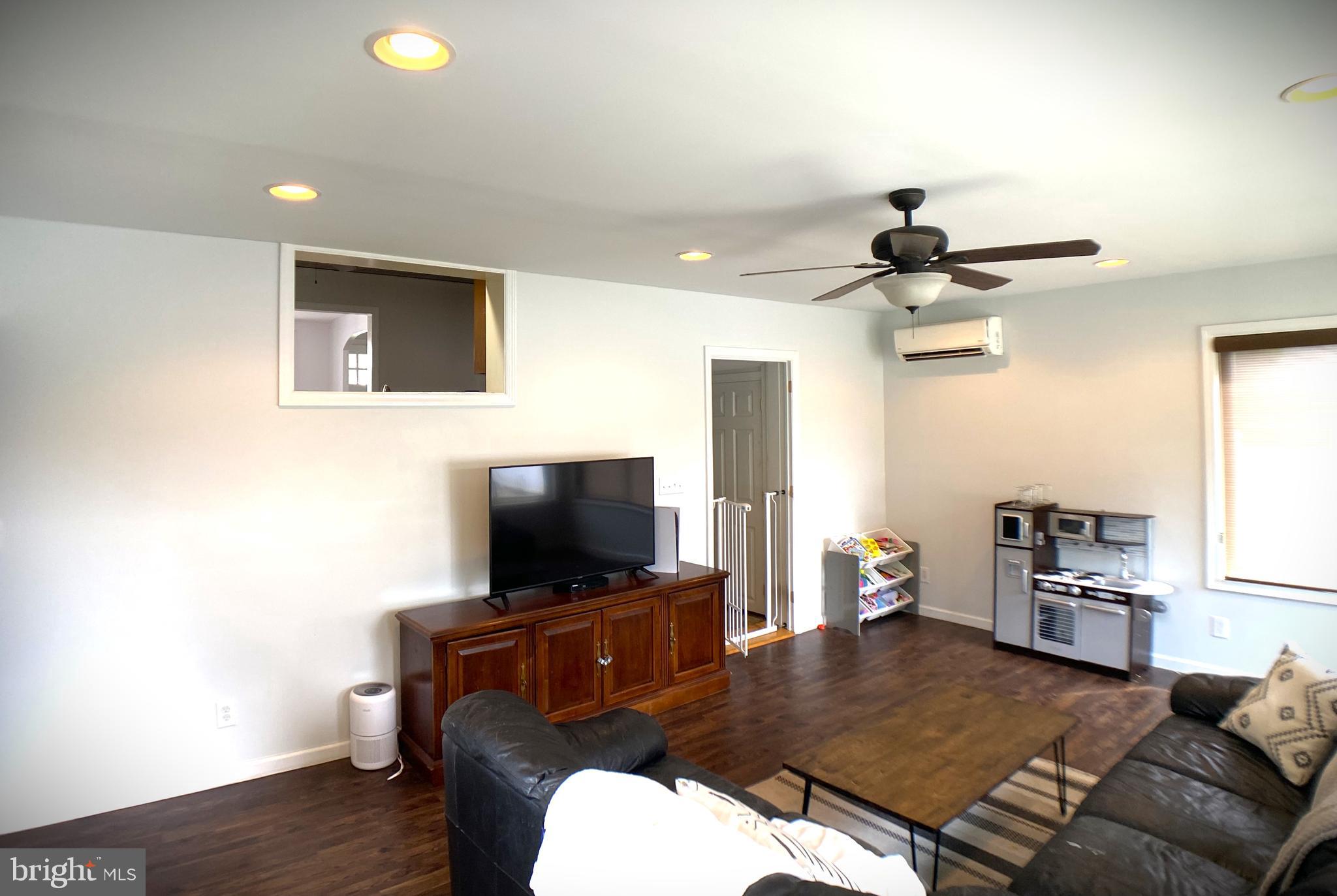 WILLOW STREET - Residential