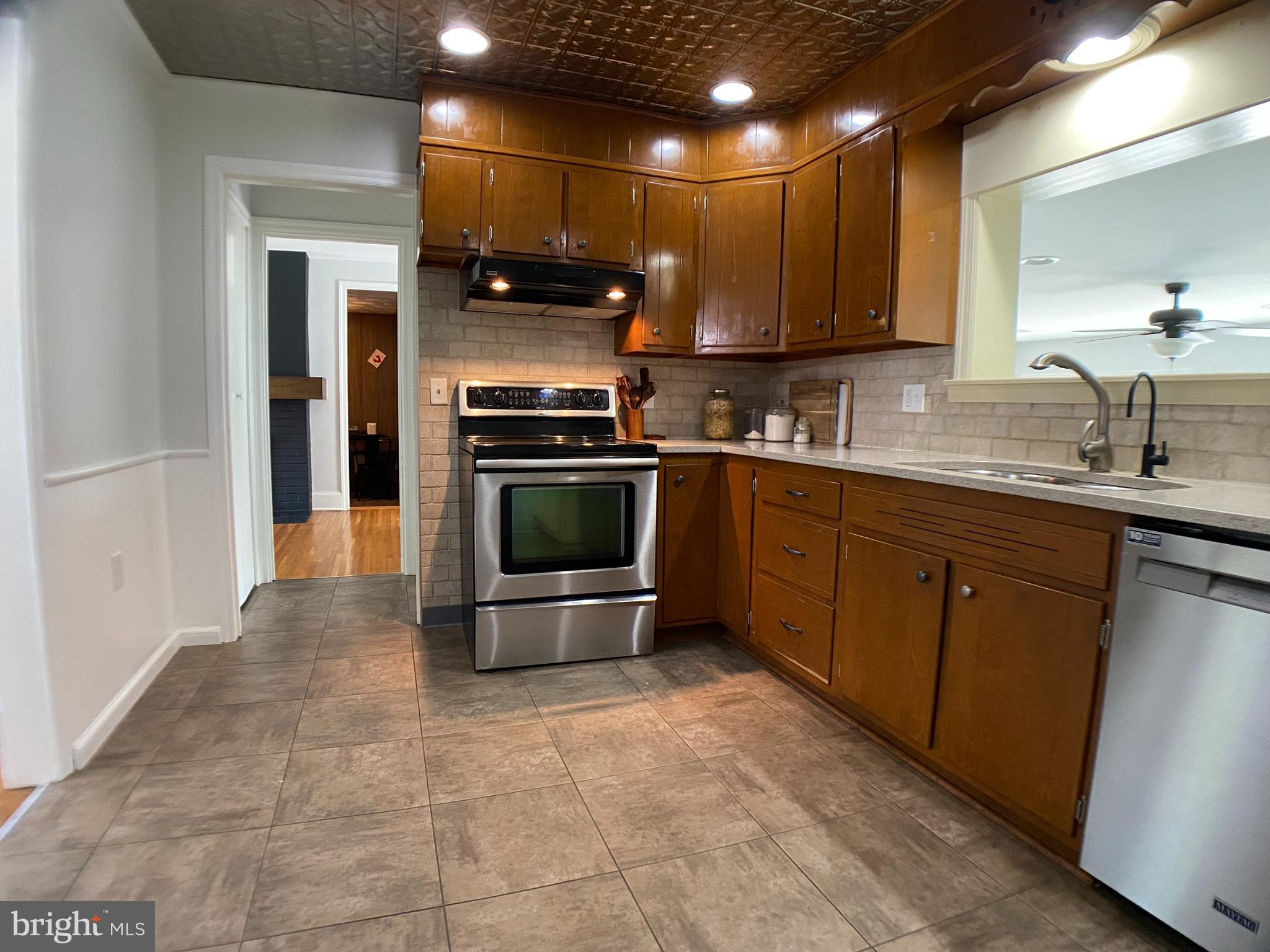 WILLOW STREET - Residential