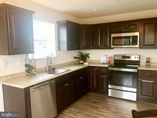 ARUNDEL GARDENS - Residential