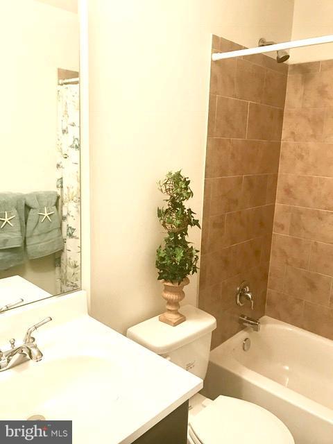 ARUNDEL GARDENS - Residential