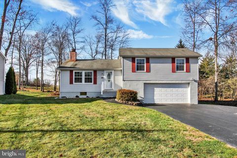 27 MCCANDLESS DRIVE EAST BERLIN PA 17316