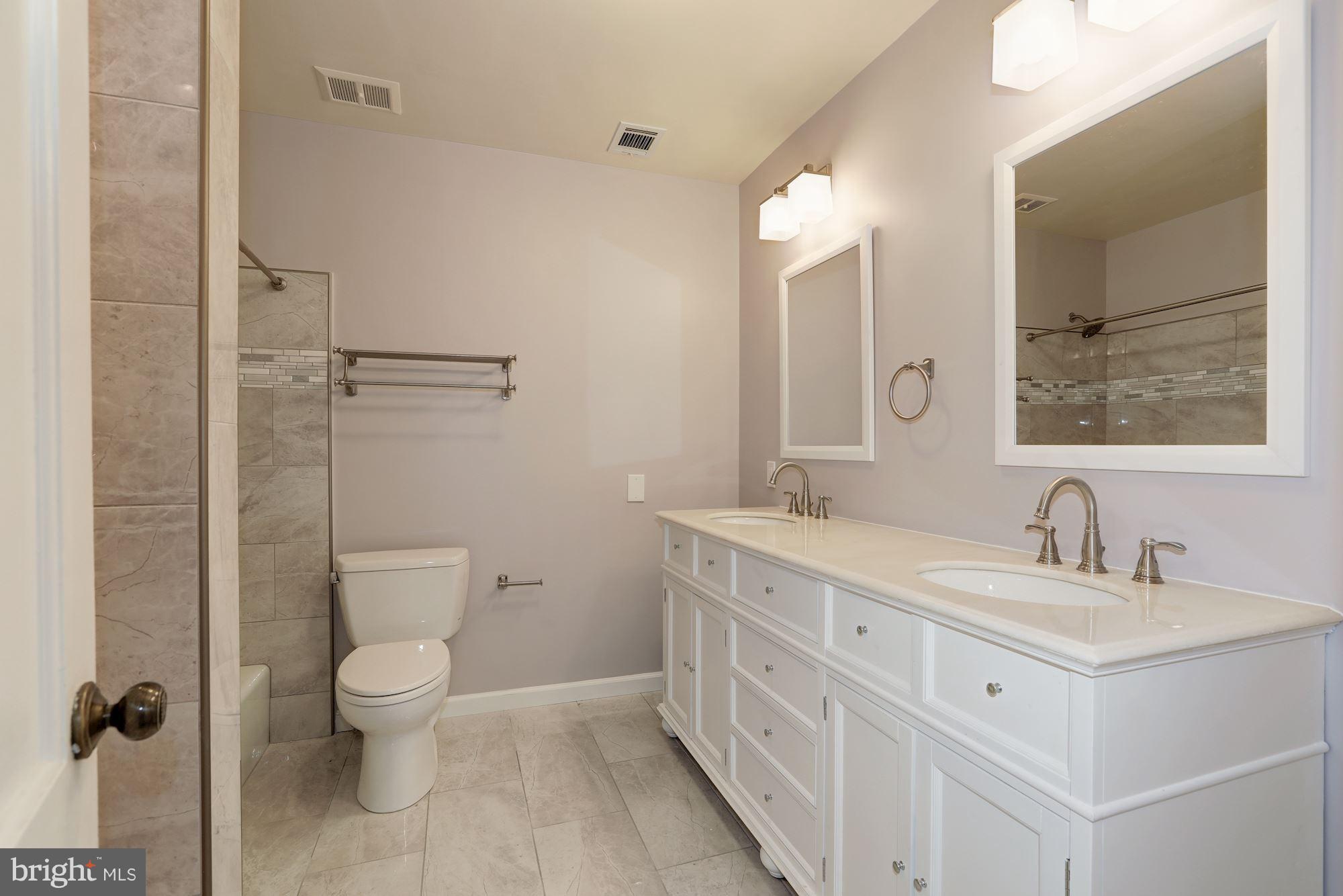 KENWOOD PARK - Residential