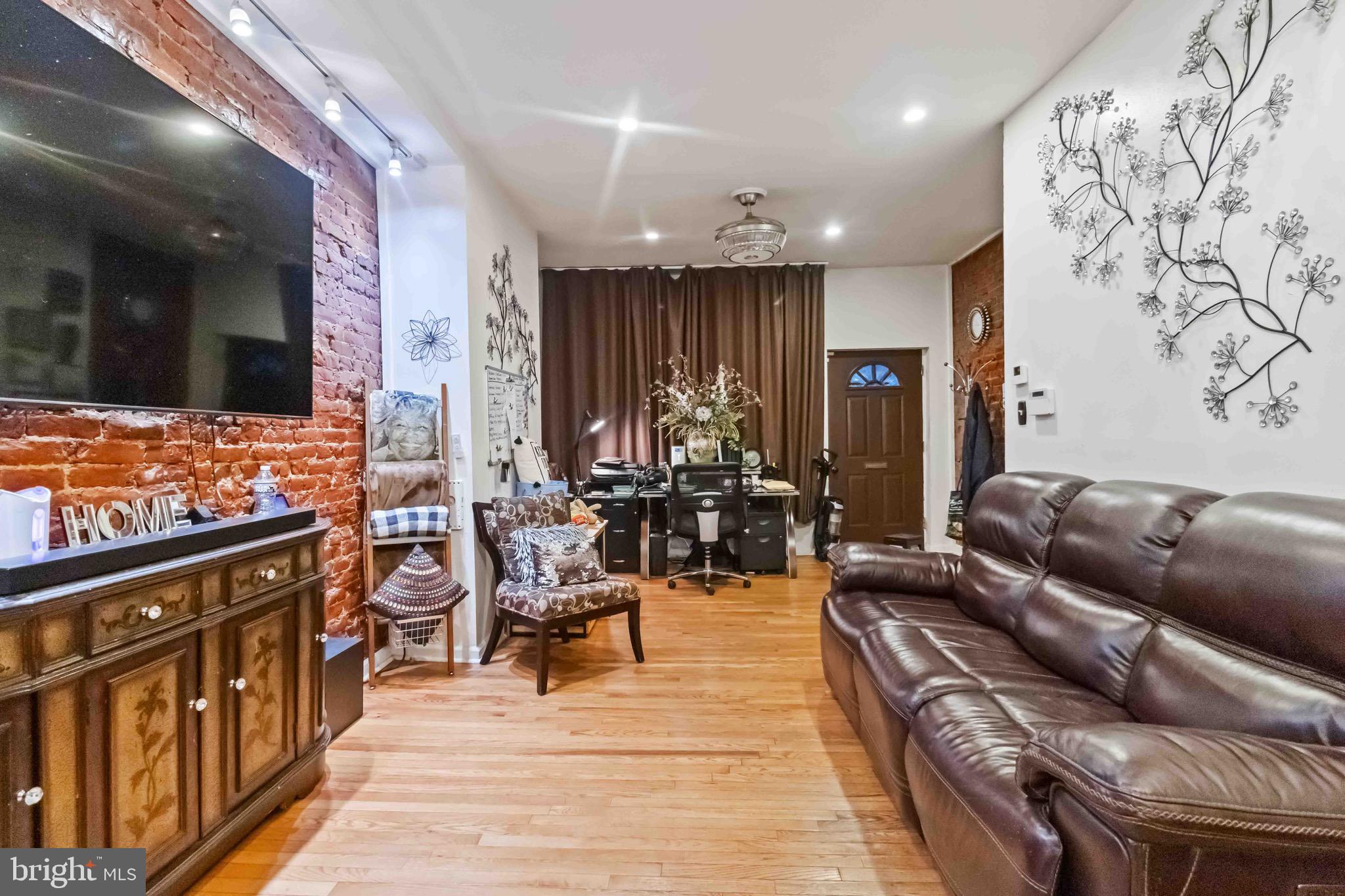 WEST OAK LANE - Residential