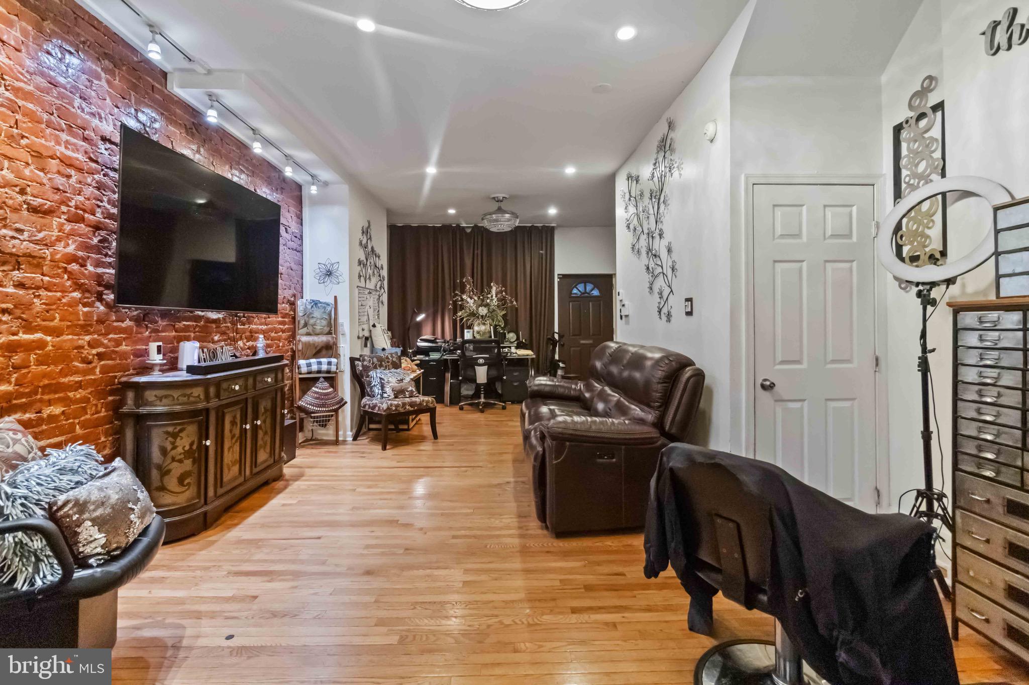 WEST OAK LANE - Residential