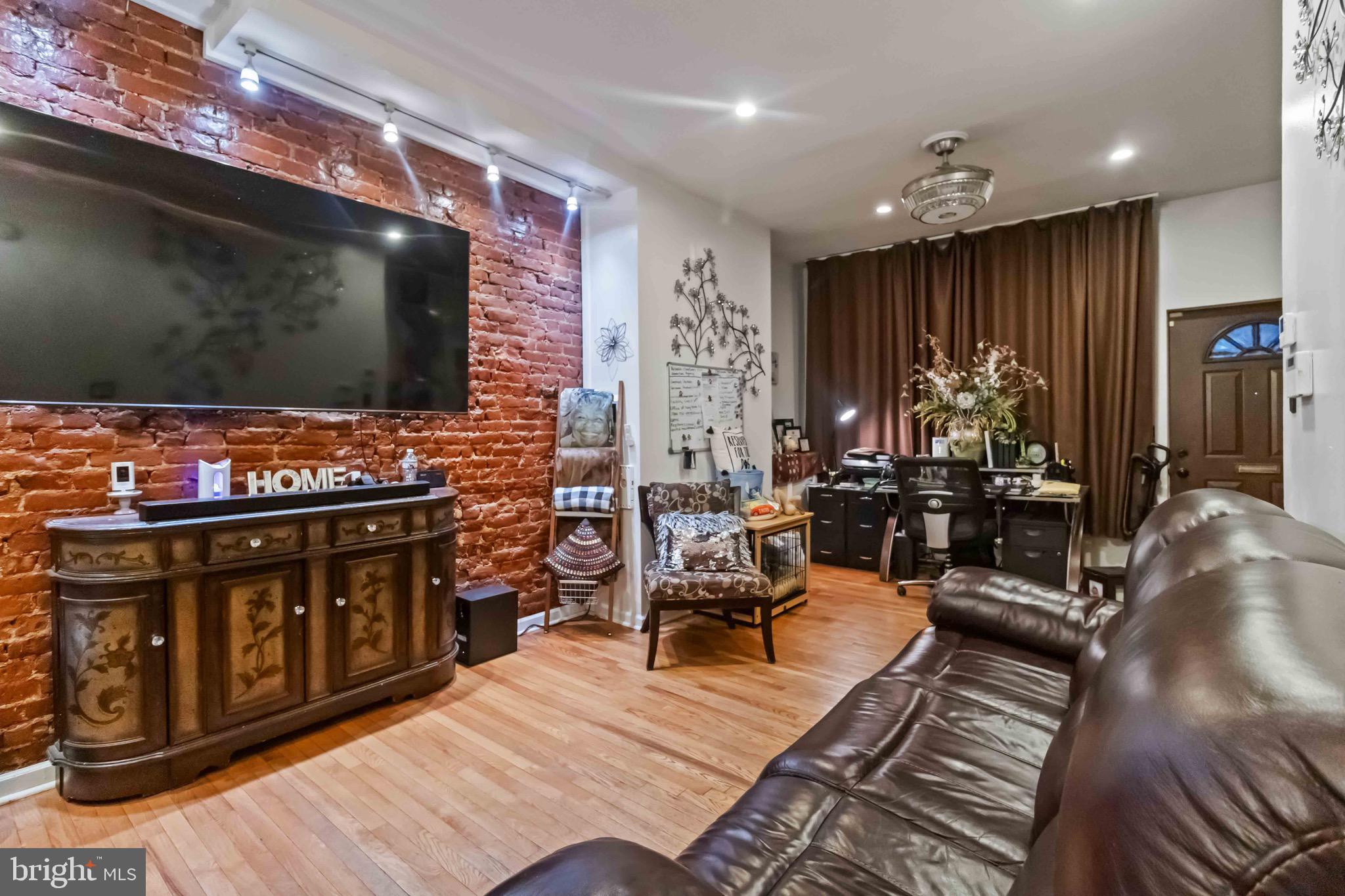 WEST OAK LANE - Residential