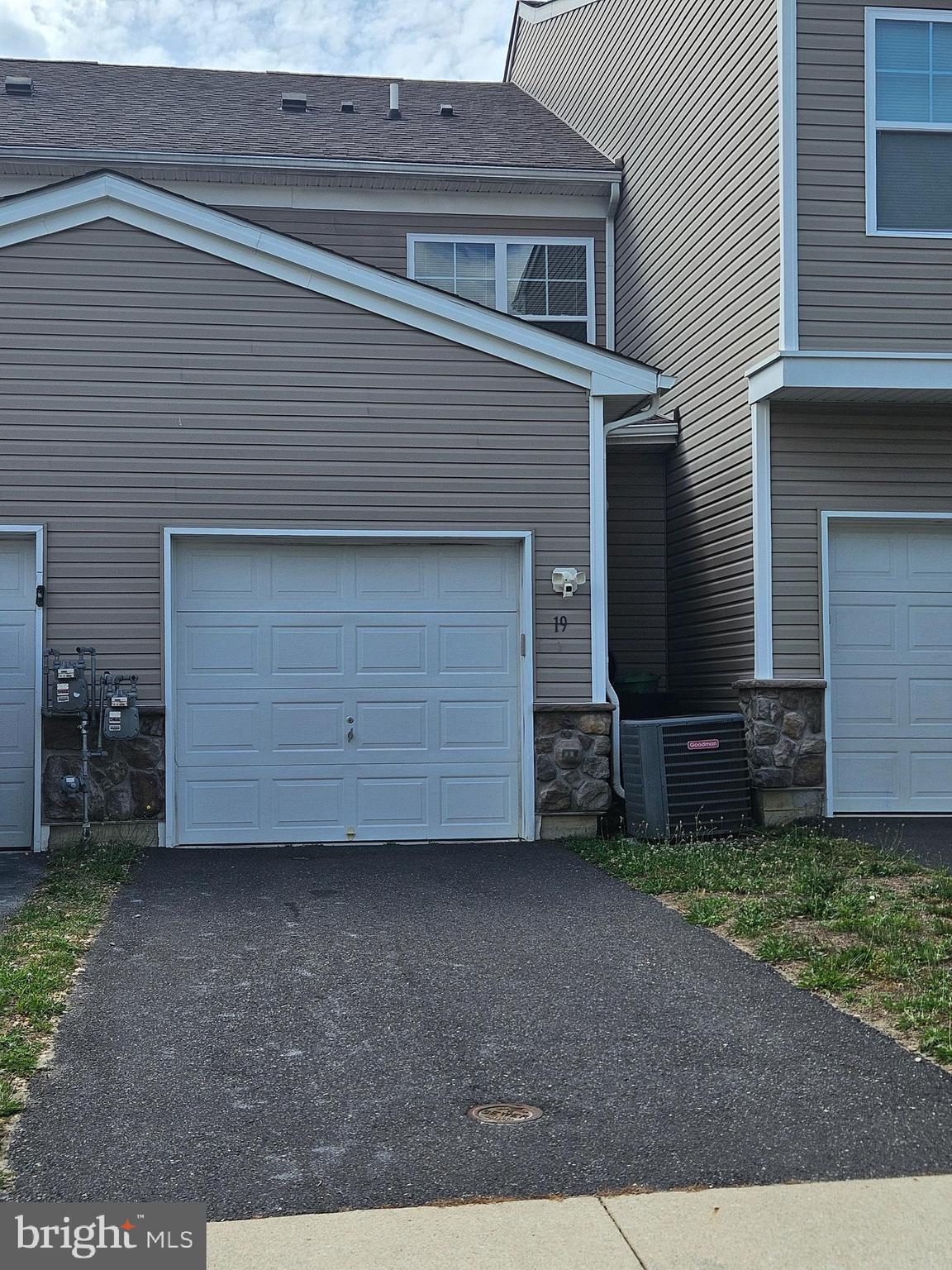 19 ROWAND WAY E