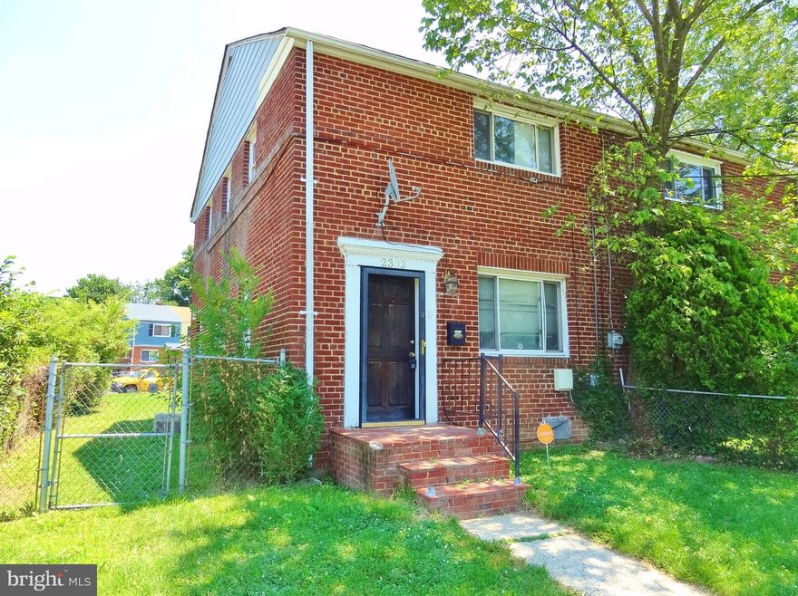 This home is priced to sell. This is NOT a short sale or bank-owned property!  Two-story duplex townhome with large fenced yard.  Oak hardwood flooring on the main level.  Upstairs, you ll find 3 bedrooms and a full bath.  The Seller would like to settle quickly and prefers a CASH sale.  He is not looking for an offer with a financing contingency.  If you would like to have a home inspection, please do so BEFORE submitting an offer.  This property is being sold in as-is condition.  Don't miss out on your chance to get an affordable home with great potential.