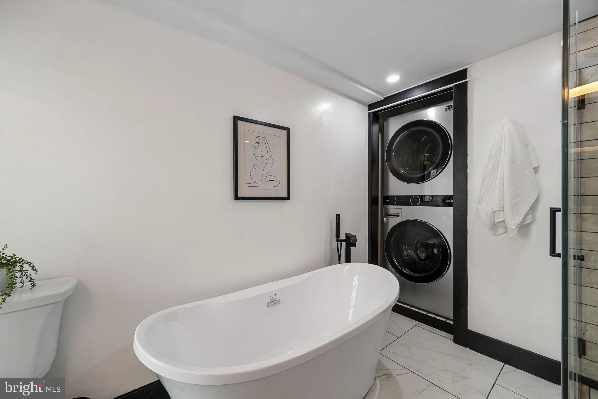 Philadelphia, Pennsylvania 19125, United States, 3 Bedrooms Bedrooms, ,2 BathroomsBathrooms,Residential,Active,215948