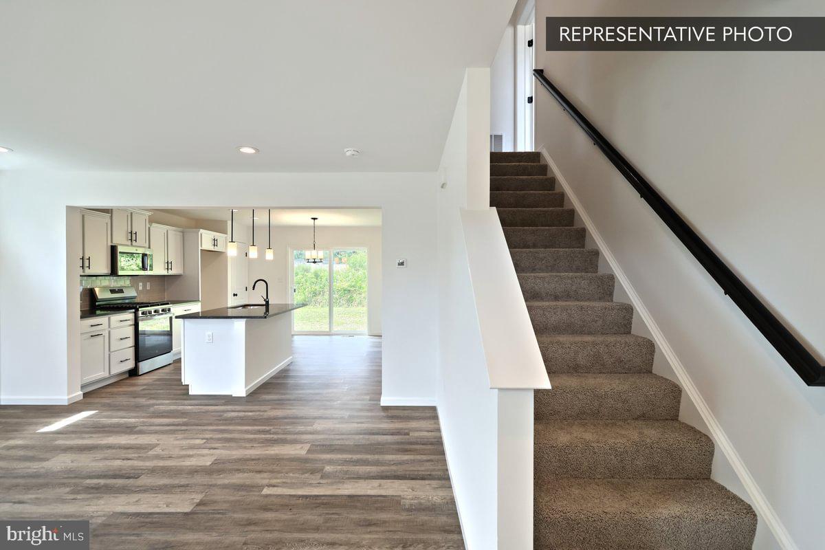 REDBUD PLAN AT HILLS AT VALLEY VIEW