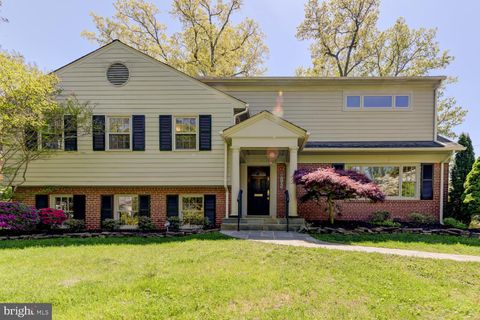 Photo of 8105 THOREAU DR, BETHESDA, MD 20817 (MLS # MDMC2089898) Photo of 8105 THOREAU DR, BETHESDA, MD 20817 (MLS # MDMC2089898)