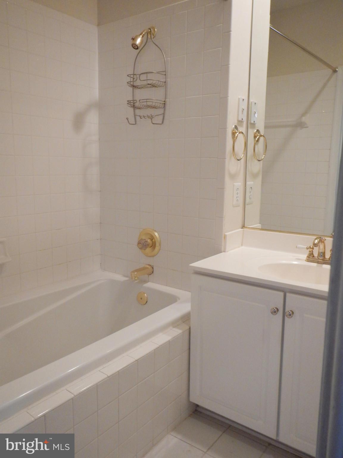 COURTHOUSE HILL - Residential Lease