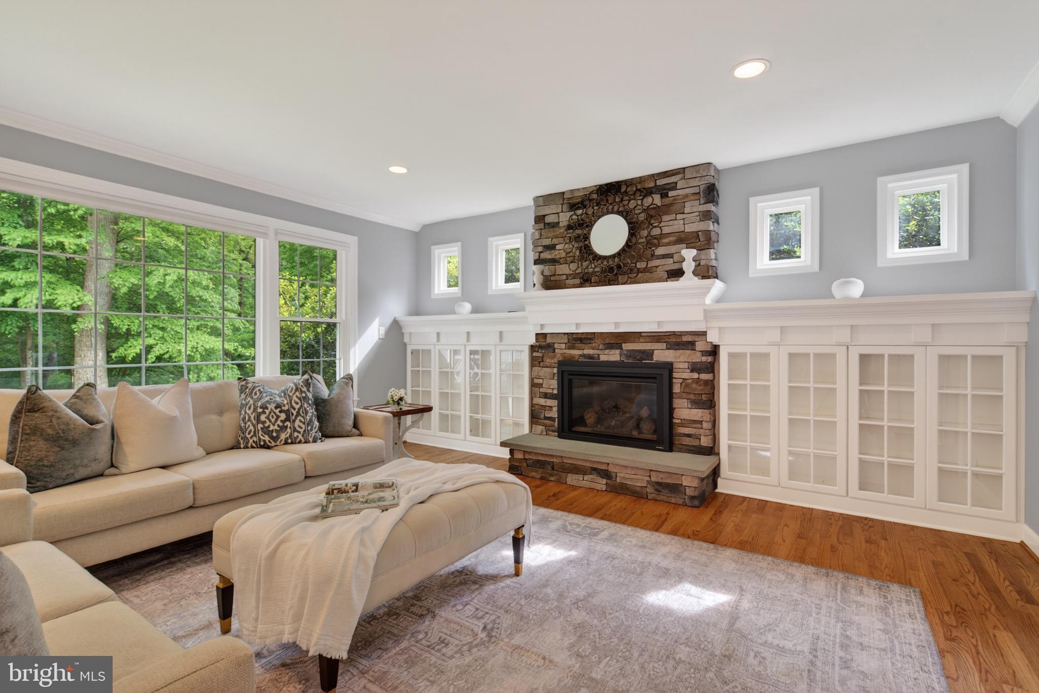7211 LAKETREE DRIVE