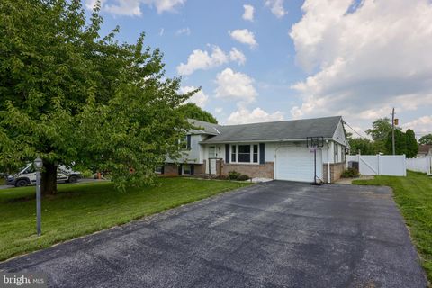 Photo of 19 Circle View Drive, Leola, PA 17540 (MLS # PALA2055202)