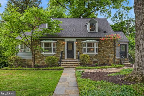 Photo of 2828 Cleave Drive, FALLS CHURCH, VA 22042 (MLS # VAFX2309910)