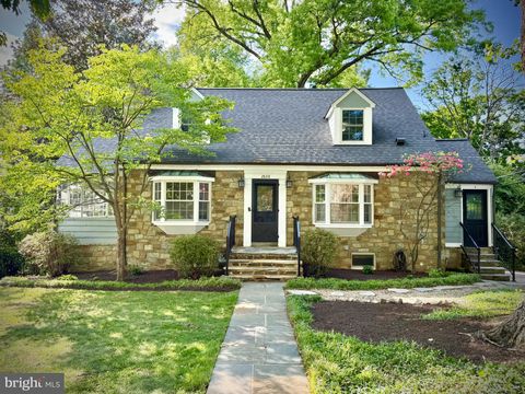 Photo of 2828 Cleave Drive, FALLS CHURCH, VA 22042 (MLS # VAFX2309910)