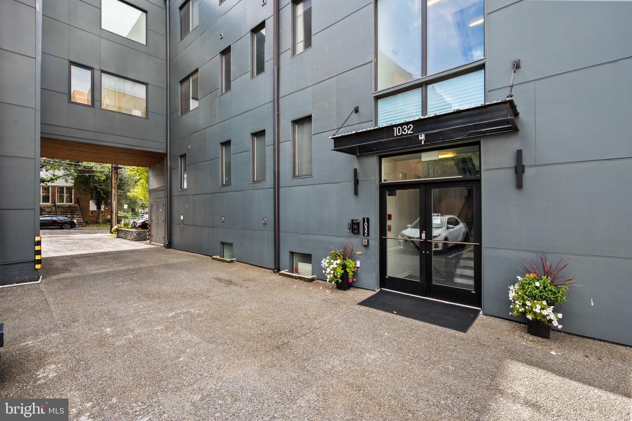 1032 OTIS STREET NE 202
