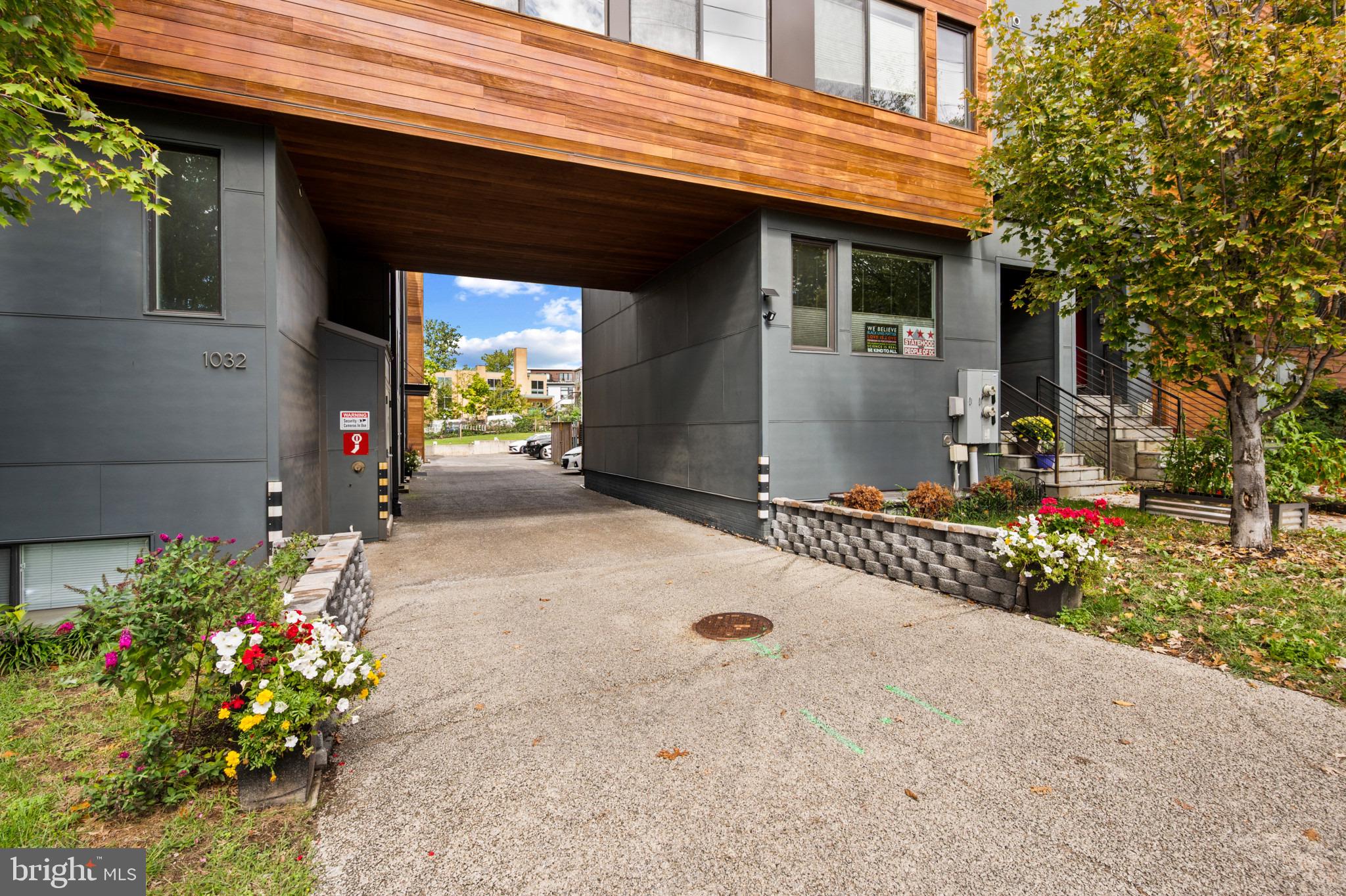 1032 OTIS STREET NE 202