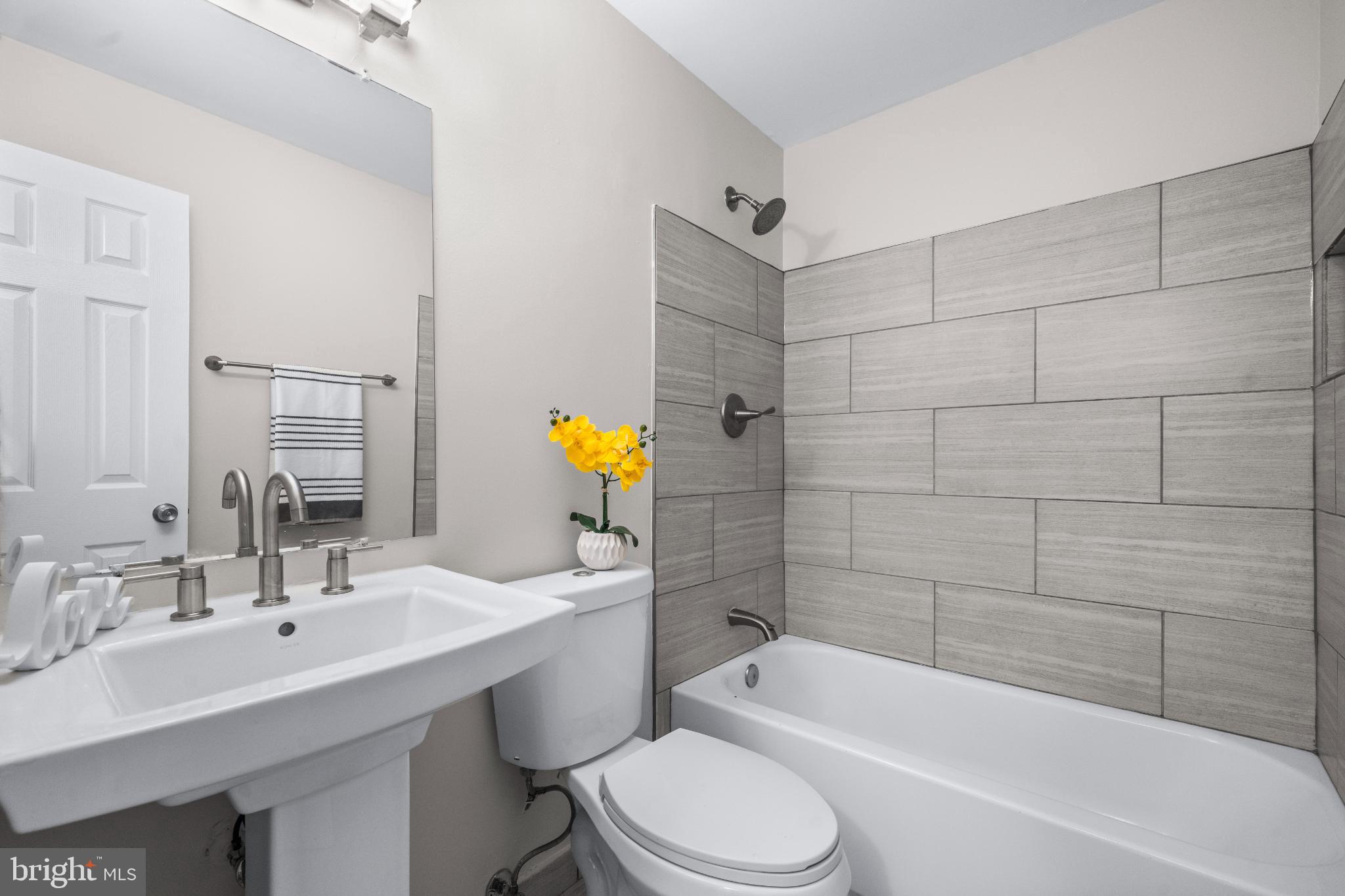 HILLCREST TOWNE - Residential