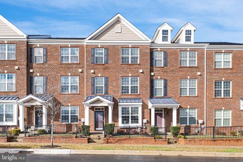 Townhouse For Sale - 453 Lenape Way<br/> CLAYMONT, DE 19703