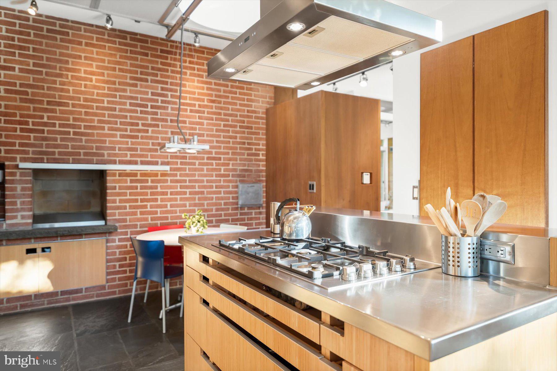 DOVER BALMORAL RIVERWOOD - Residential