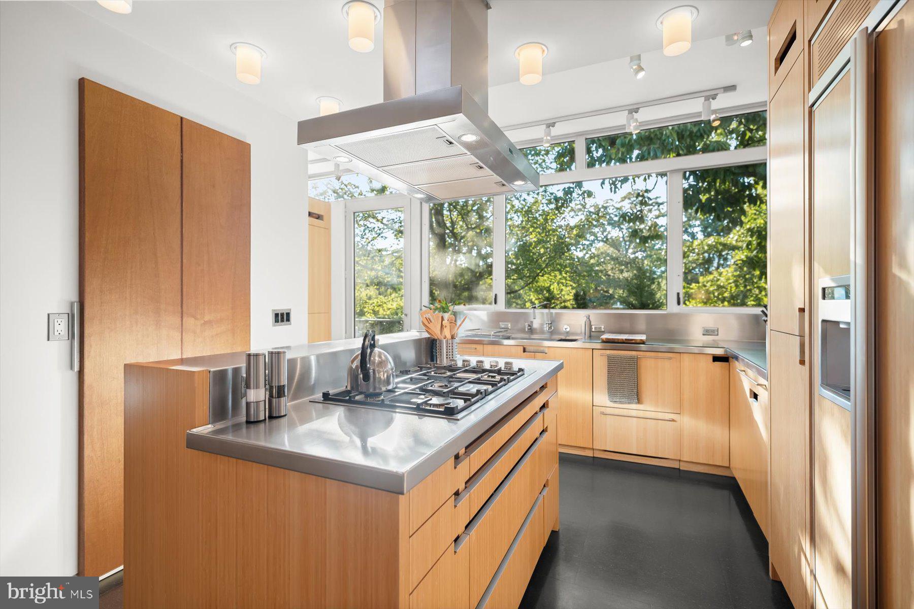 DOVER BALMORAL RIVERWOOD - Residential