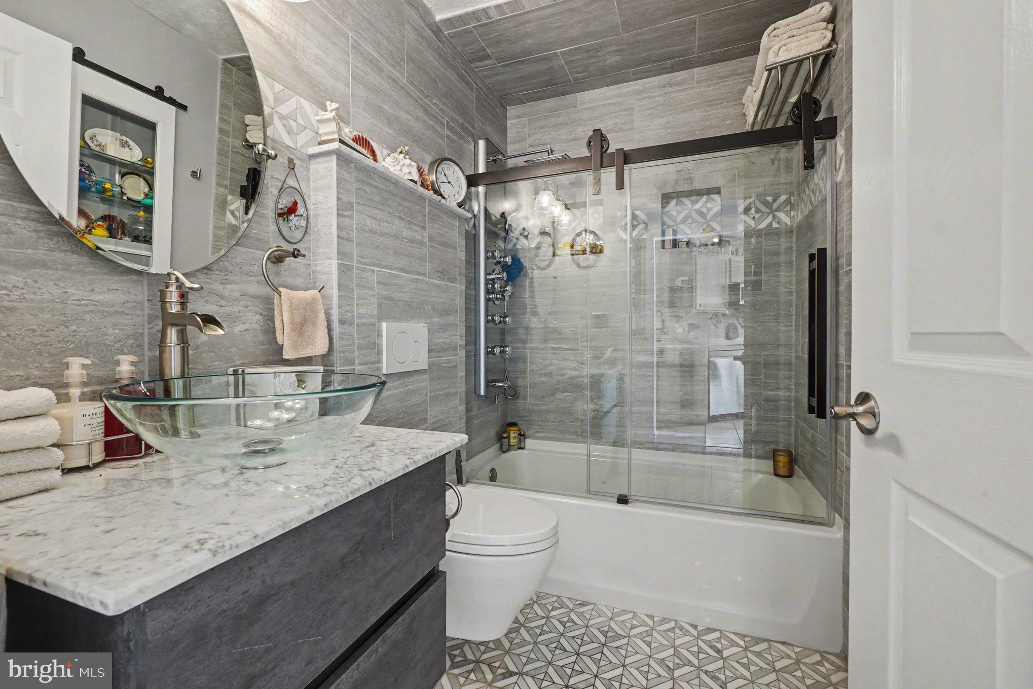 BAYLAND CONDO - Residential