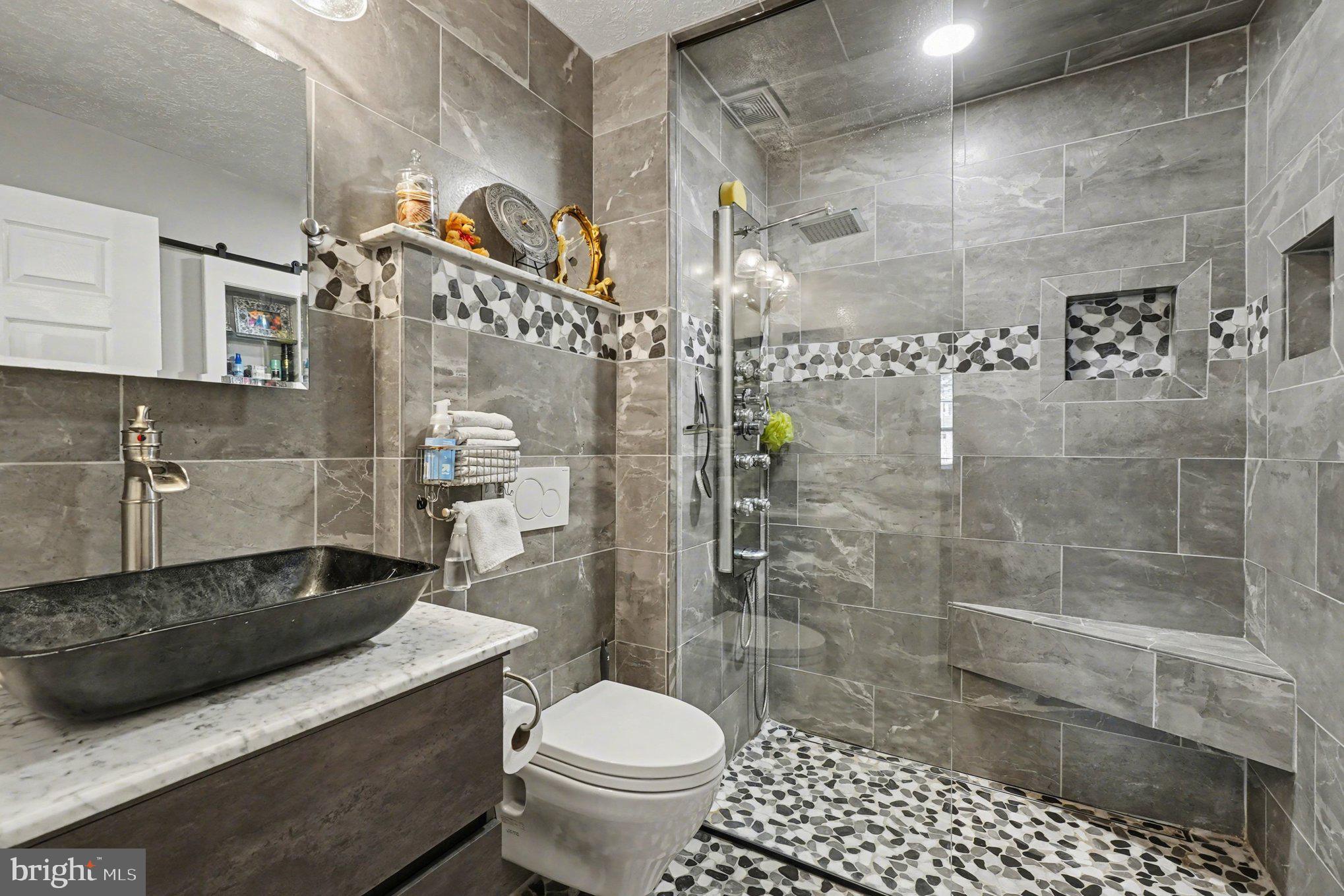 BAYLAND CONDO - Residential