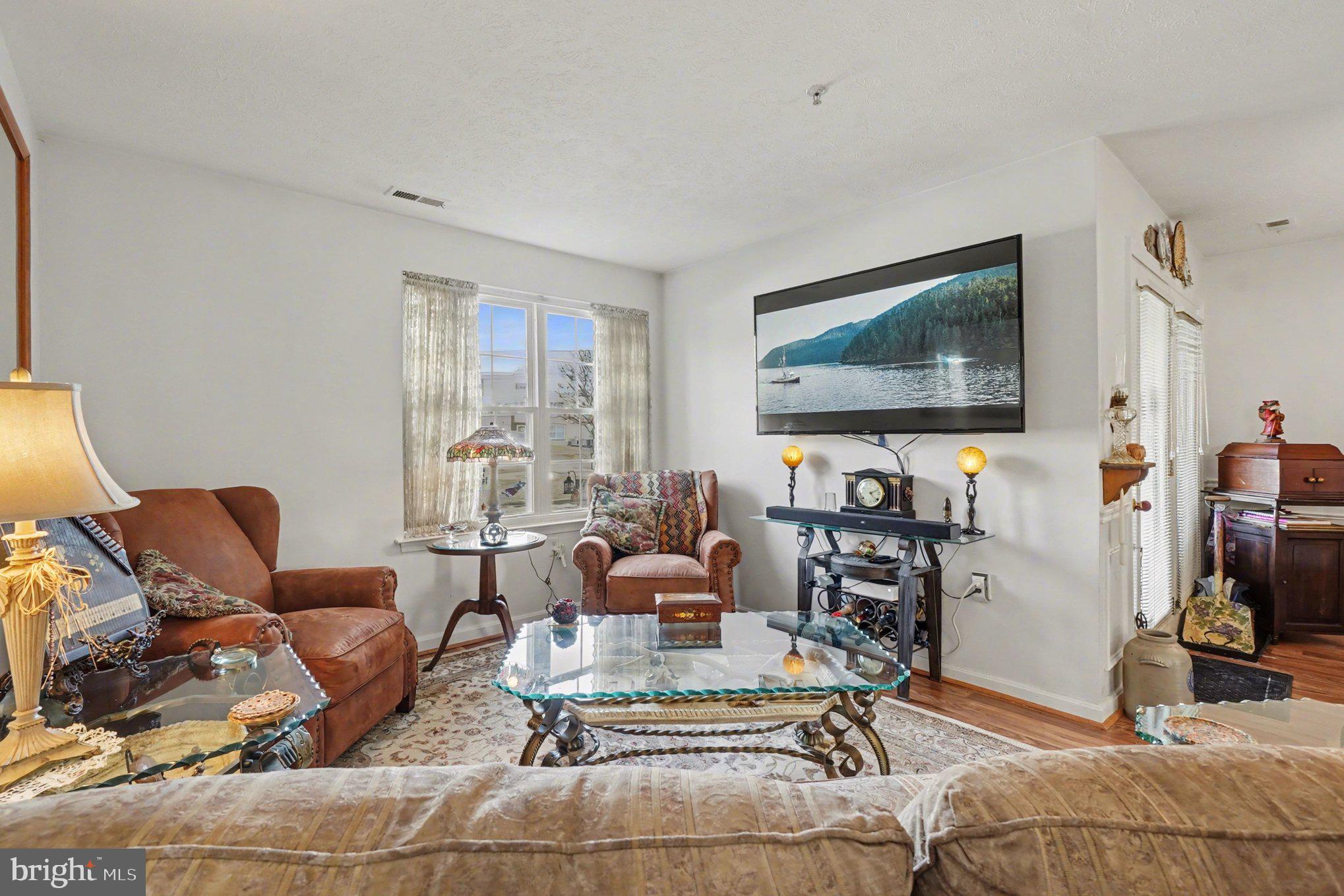 BAYLAND CONDO - Residential