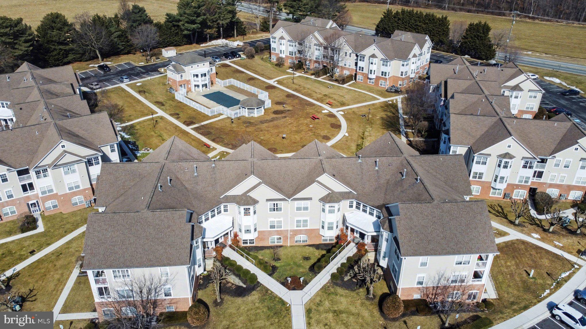 BAYLAND CONDO - Residential