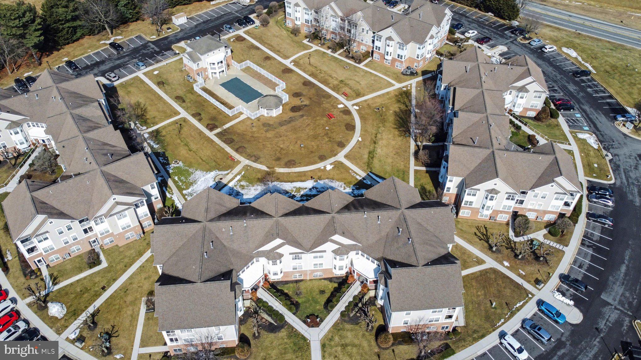 BAYLAND CONDO - Residential