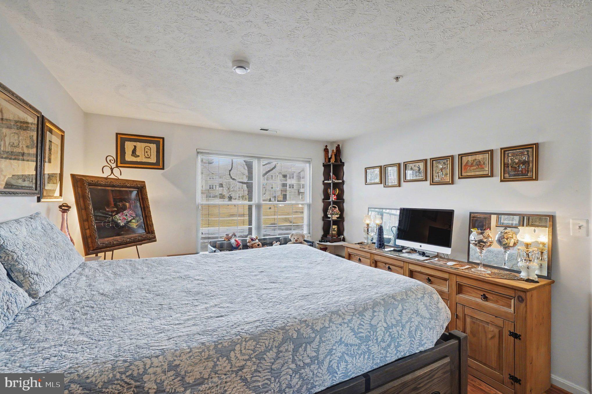 BAYLAND CONDO - Residential