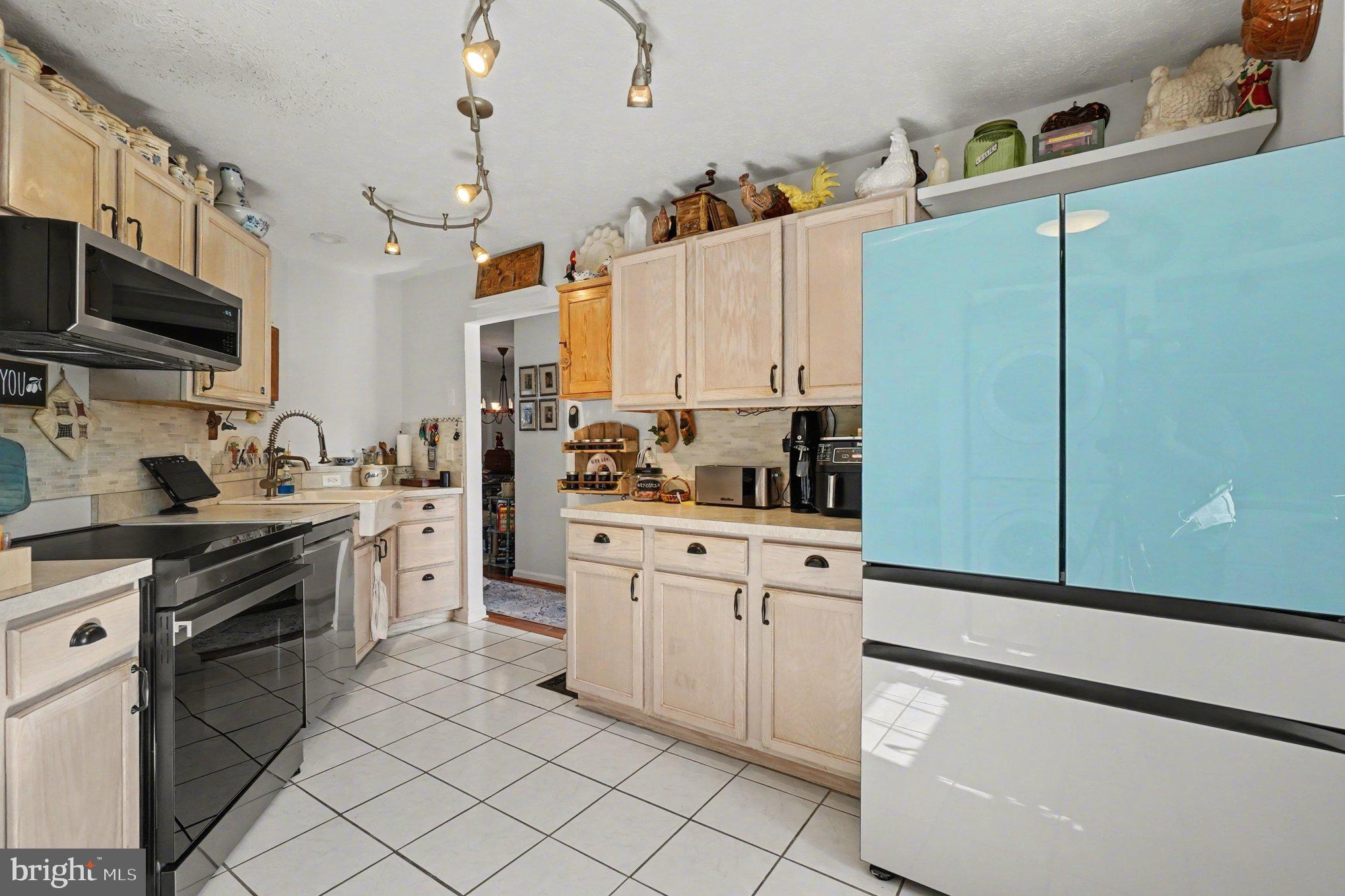 BAYLAND CONDO - Residential