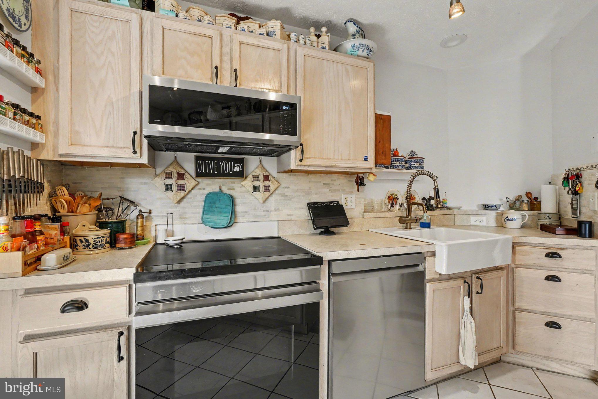 BAYLAND CONDO - Residential