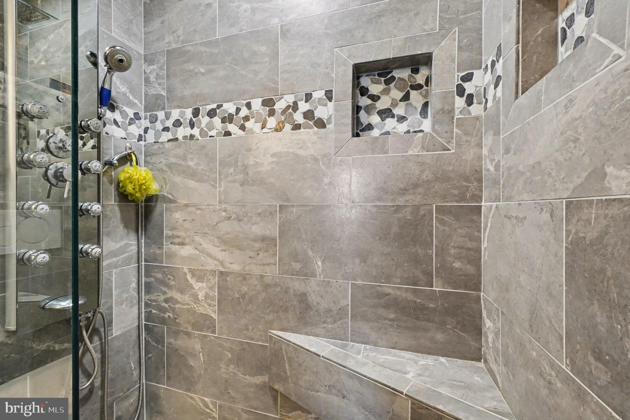 BAYLAND CONDO - Residential