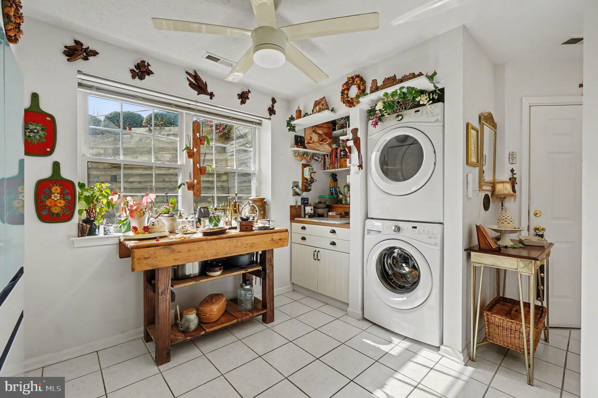 BAYLAND CONDO - Residential