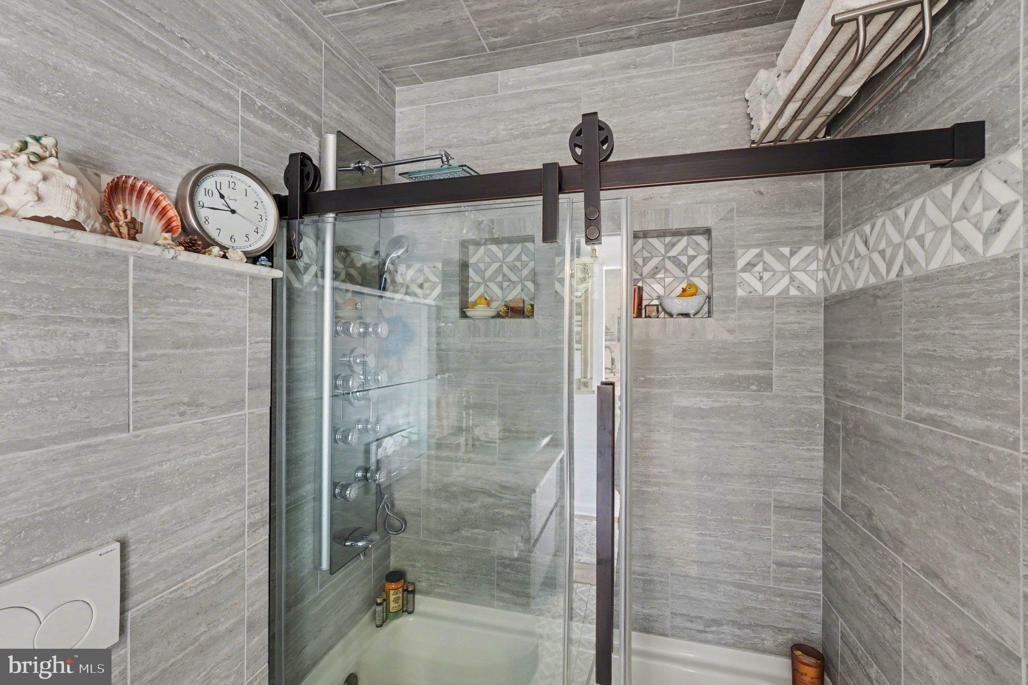 BAYLAND CONDO - Residential