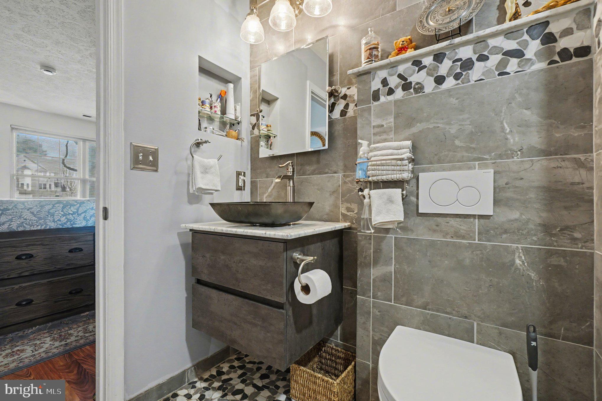 BAYLAND CONDO - Residential