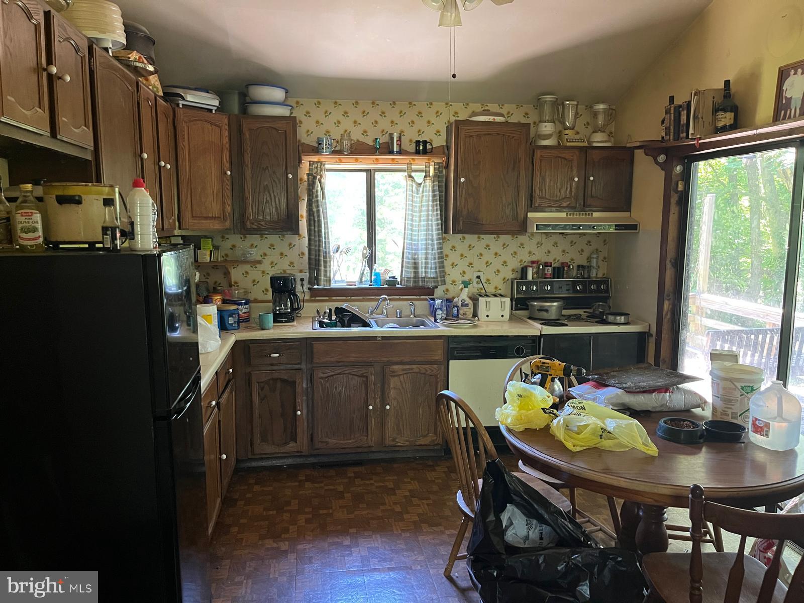81 KAMBERWOOD COURT
